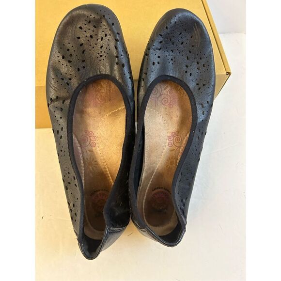 Earth origins black flats size 9 faux leather eyelet used - Picture 2 of 5